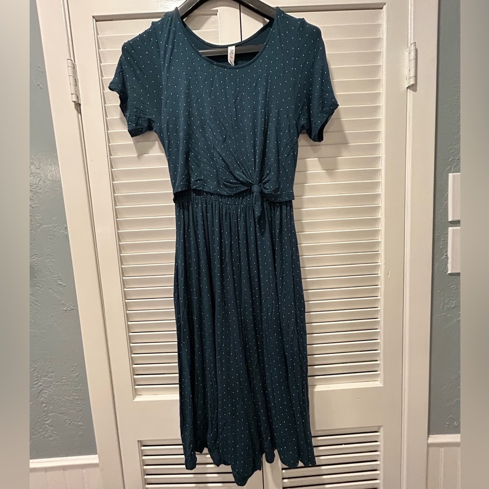 Latched mama romper EUC- teal dot